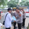 Sabuk Kamtibmas, Polres Metro Tangerang Kota Bagikan Sembako kepada Warga