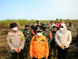 Kapolda Jambi Bersama Gubernur dan Danrem Pantau Penanganan Karhutla di Tanjab Timur