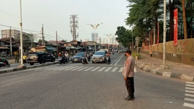 Polisi Pastikan Situasi Pejompongan-Petamburan Terkendali, Warga Tetap Beraktivitas Seperti Biasa