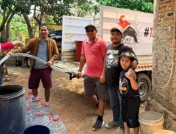 Tangki Gajah Parungpanjang Konsisten Bagikan Air Bersih di Musim Kemarau!
