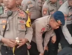 Polisi Borong Tahu Pedagang, Dibagikan ke Warga di Tengah Pengamanan DPR