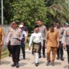 Jalan Kaki Melintasi Jembatan Gantung, Kapolres Kampar Cek Kesiapan Lokasi Ekspedisi Merah Putih Presisi