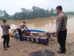 Jaga Kelestarian Sungai Batang Kuantan, Polsek Hulu Kuantan Tertibkan 2 Rakit PETI