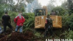Terjunkan Water Bombing, Kapolres Pelalawan Pimpin Padamkan Karhutla 10 H di Kerumutan
