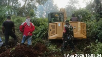 Terjunkan Water Bombing, Kapolres Pelalawan Pimpin Padamkan Karhutla 10 H di Kerumutan