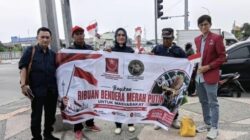 Bersama Babinsa, AJMI dan PW Pemuda Muslim Sumut Bagikan 1945 Bendera Merah Putih, Gelorakan Semangat HUT ke-81 RI