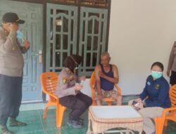Bid Dokkes Polda Riau Turun ke Posko Karhutla Kerumutan, Layani Warga Door to Door