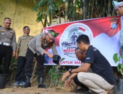 Nasionalisme Untuk Suku Talang Mamak, Tim Ekspedisi Presisi Merah Putih Polda Riau Bersama Polres Inhu Hantarkan Bendera, Bansos Hingga Tanam Pohon Bersama