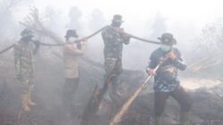 Hotspot Kampar Tinggal 2 Titik, 283 Personel Gabungan Intensifkan Pendinginan Karhutla