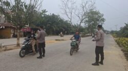 Polsek Bangko Pusako Bagikan Masker ke Masyarakat, Antisipasi Gangguan Kesehatan Akibat Kabut Asap