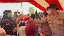 Cek Lokasi Karhutla Pakai Heli, Menteri Kehutanan RI Juga Gelar Bakti Kesehatan di Pelalawan