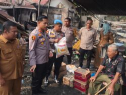 Kapolsek Bagan Sinembah Serahkan Bantuan ke Warga Korban Kebakaran