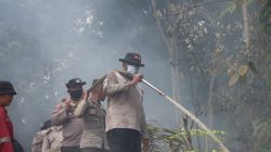 Lawan Api di Bukit Cadas Kampar Kiri, Kapolres: Kami Tak Pulang Sebelum Lahan Dingin