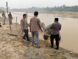Tindak Lanjuti Laporan Warga, Polres Kuansing Musnahkan 10 Unit Rakit PETI Jenis Stingkai di Sungai Kuantan