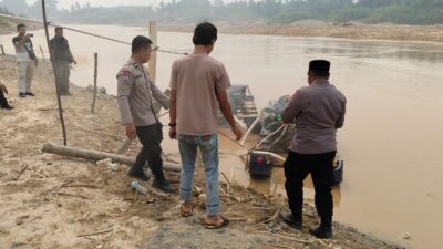 Tindak Lanjuti Laporan Warga, Polres Kuansing Musnahkan 10 Unit Rakit PETI Jenis Stingkai di Sungai Kuantan