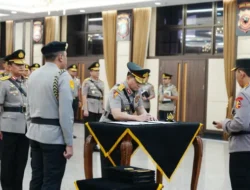 Kapolri Pimpin Upacara Serah Terima Jabatan Sejumlah Pejabat Polri