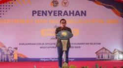 Wamen Ossy Serahkan Sertipikat bagi MBR di Kalsel, Dukung Penyediaan Rumah Layak Huni Lewat Legalitas Tanah