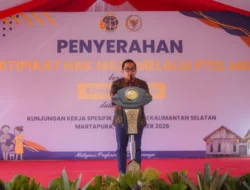 Wamen Ossy Serahkan Sertipikat bagi MBR di Kalsel, Dukung Penyediaan Rumah Layak Huni Lewat Legalitas Tanah