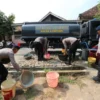 Satuan Brimob Polda Lampung Salurkan Ribuan Liter Air Bersih bagi Masyarakat Terdampak Kekeringan