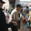 Polresta Bandara Soetta Bersama Stakeholder Berbagi Snack dan Minuman di Bandara Soetta