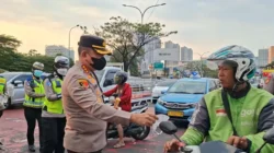 Polri Kerahkan Water Cannon dan Bagikan Masker, Layani Masyarakat Terdampak Material Erupsi Gunung Anak Krakatau
