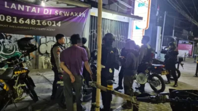 Brimob Polda Metro Jaya Bubarkan Tawuran di Cakung, Dua Bilah Sajam Diamankan