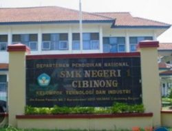 Orangtua Siswa SMKN 1Cibinong Tak Terima Anaknya Dikeluarkan Terkait Tata Tertib