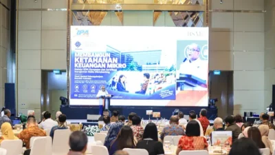 Wamenaker Tekankan Kompetensi SDM dalam Pengelolaan Risiko Microbanking