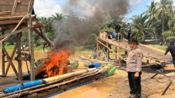 Delapan Rakit Stingkay di Sungai Kuantan Dibakar Polsek Benai