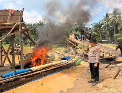 Delapan Rakit Stingkay di Sungai Kuantan Dibakar Polsek Benai