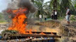 Satu Rakit PETI di Muara Lembu Dimusnahkan Polsek Singingi