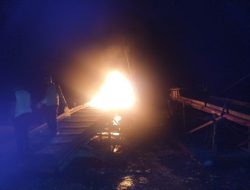 Dua Lokasi Disikat Sekaligus, Polres Kuansing Bakar Rakit PETI Tak Bertuan