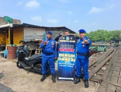 Sambangi Warga Pesisir, Polres Dumai Bagikan Sembako dan Layanan Kesehatan Gratis