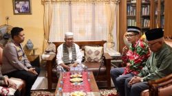 Datang Tampak Muka, Pergi Tampak Punggung, Momen Haru Perpisahan Kapolres Pelalawan dengan Sultan