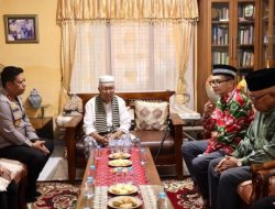 Datang Tampak Muka, Pergi Tampak Punggung, Momen Haru Perpisahan Kapolres Pelalawan dengan Sultan