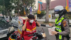Polresta Pekanbaru Bagikan 1.300 Masker Gratis di Tengah Kabut Asap