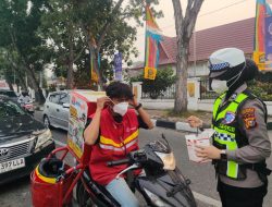 Polresta Pekanbaru Bagikan 1.300 Masker Gratis di Tengah Kabut Asap
