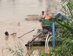 4 Rakit PETI Sempat Kabur, 10 Dompeng di Sungai Kuantan Dimusnahkan Polsek Cerenti