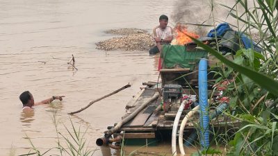 4 Rakit PETI Sempat Kabur, 10 Dompeng di Sungai Kuantan Dimusnahkan Polsek Cerenti