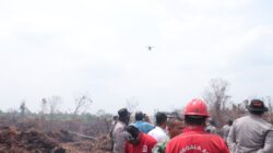 Uji Coba Teknologi Canggih: Aslog Mabes Polri Gelar Simulasi Penanganan Karhutla Menggunakan Drone Pemadam Api di Rimbo Panjang Kampar