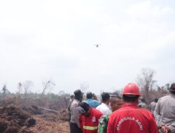 Uji Coba Teknologi Canggih: Aslog Mabes Polri Gelar Simulasi Penanganan Karhutla Menggunakan Drone Pemadam Api di Rimbo Panjang Kampar