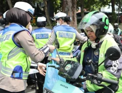 Polda Metro Jaya Sapa Komunitas Ojol Lewat Jumat Berkah