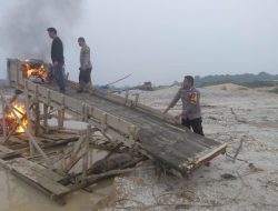 Dua Rakit PETI di Desa Pantai Dimusnahkan Polsek Kuantan Mudik