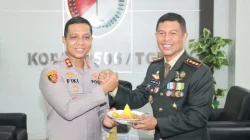 Momen Hangat HUT TNI ke-81, Polres Metro Tangerang Kota Bawa Tumpeng dan Kue ke Kodim 0506