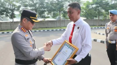 12 Personel Polres Metro Tangerang Kota Terima Penghargaan Kapolda atas Pengungkapan 25 Kg Sabu