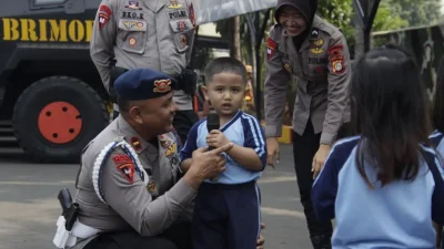 Brimob Polda Metro Jaya Sambut Siswa PAUD, Kenalkan Polisi sebagai Sahabat Anak
