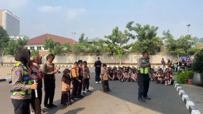 Tanamkan Disiplin dan Cegah Perundungan Sejak Dini, Polres Metro Tangerang Kota Terima Kunjungan 237 Siswa SD Negeri Sukasari 3