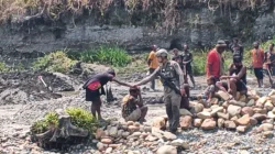 Pererat Kedekatan Dengan Warga, Satgas Damai Cartenz Gelar Patroli Humanis Di Kampung Wandoga