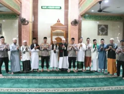 Salat Jumat Bareng Warga, Wakapolres Tangerang Kota Ajak Jaga Keamanan Lingkungan