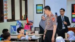 Polisi Peduli Pendidikan, Kapolda Metro Jaya Sapa Pelajar dan Dorong Literasi AI Sejak Dini